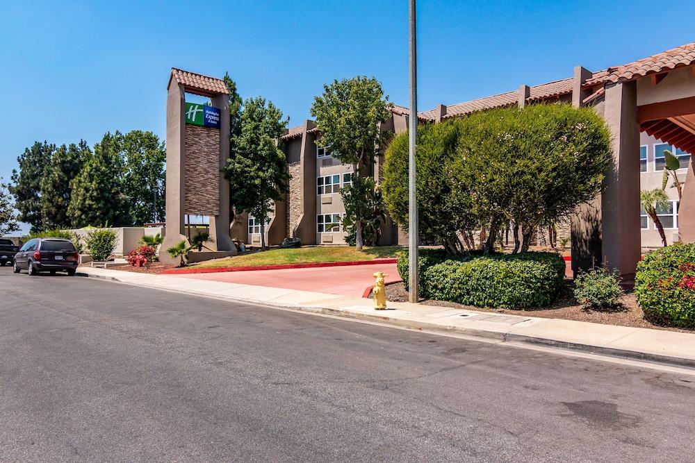 Fairfield & By Marriott 3* Camarillo
