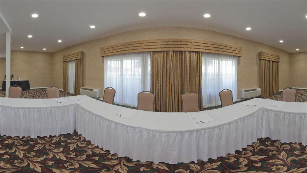 Fairfield & By Marriott Hotel 3*