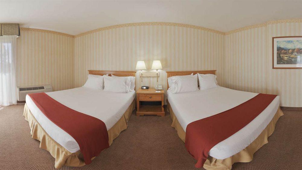 Fairfield & By Marriott 3* Camarillo
