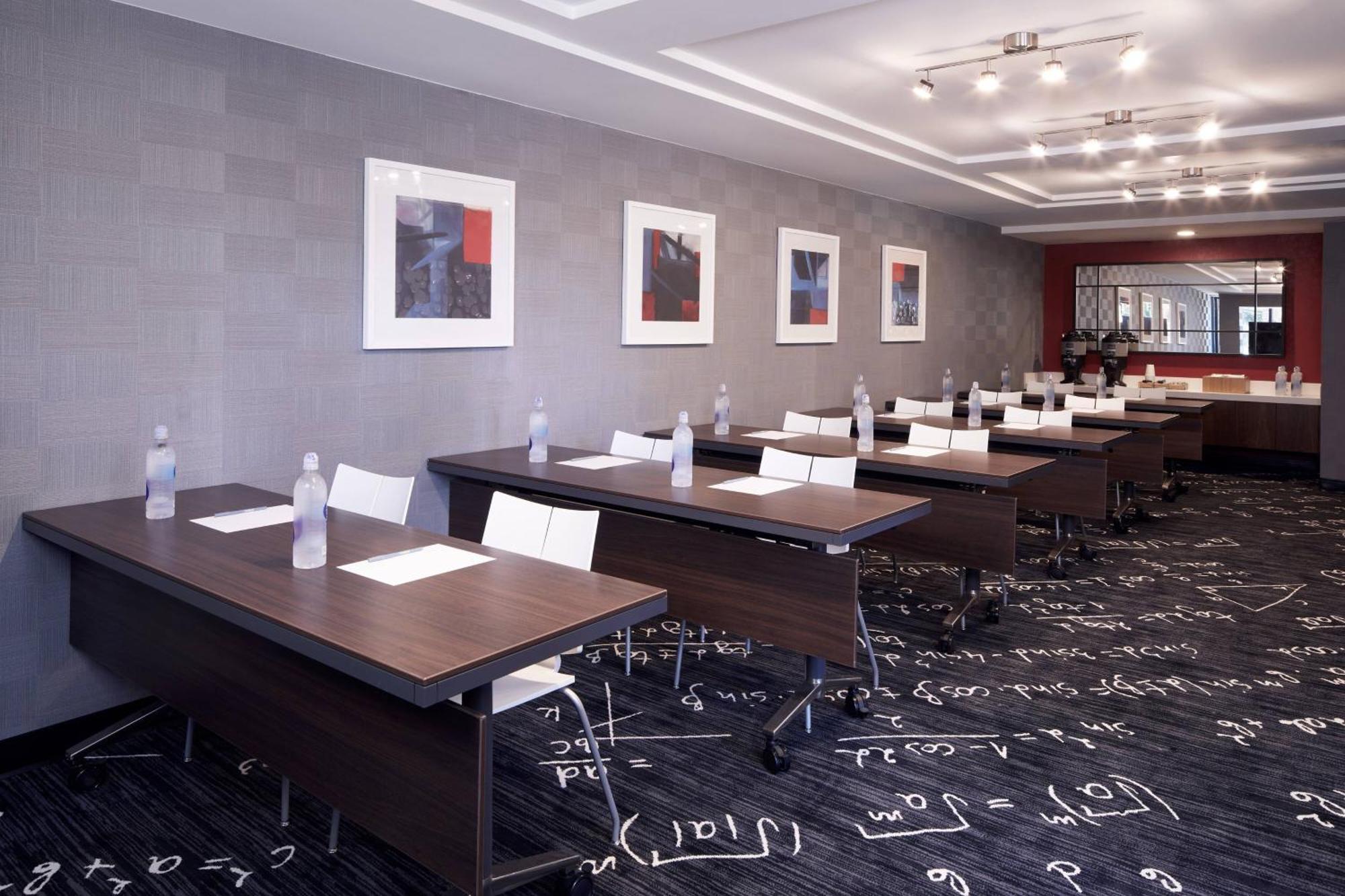 Fairfield & By Marriott Hotel Camarillo