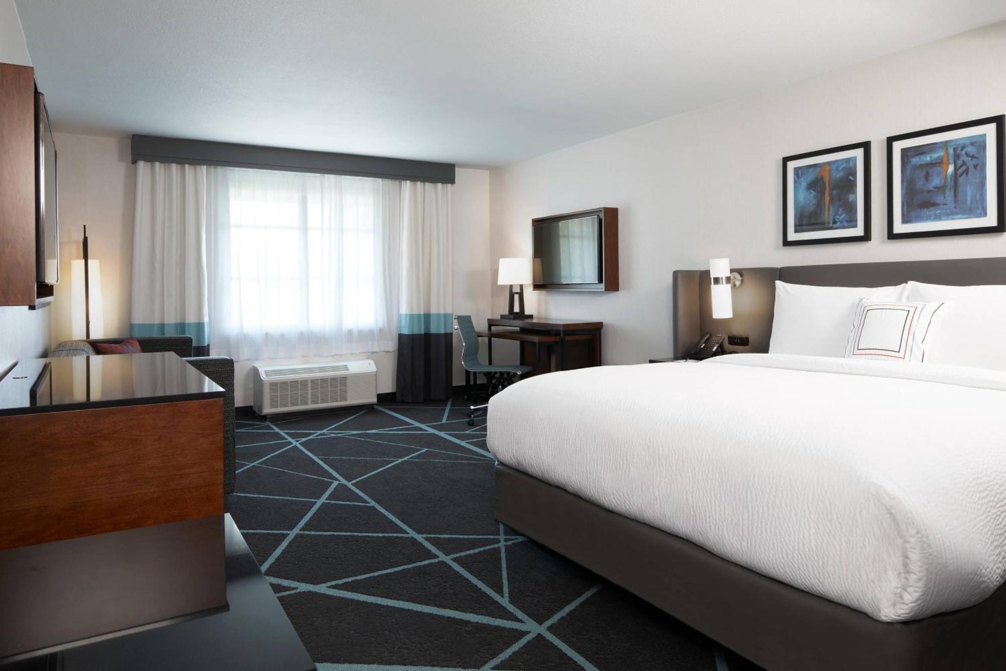 Hotel Fairfield & By Marriott Camarillo